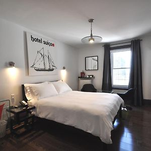 Kamer met een Queen Size Bed